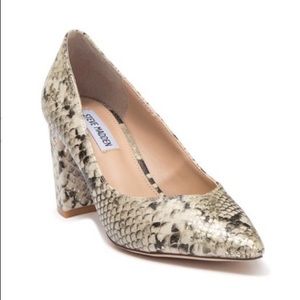 Steve Madden Pointed Toe  Pump Gold Snake 8.5